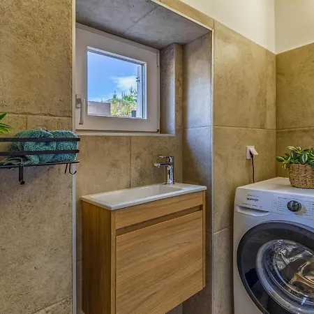 Дом отдыха 3 Bedroom Lovely In Барбарига